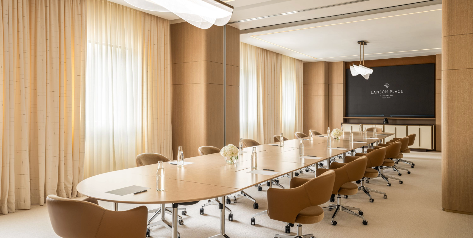 Elevate your hybrid work experience. Our meeting rooms are equipped with all the latest technology expected in today’s workplace, and flexible in size to meet your every need.