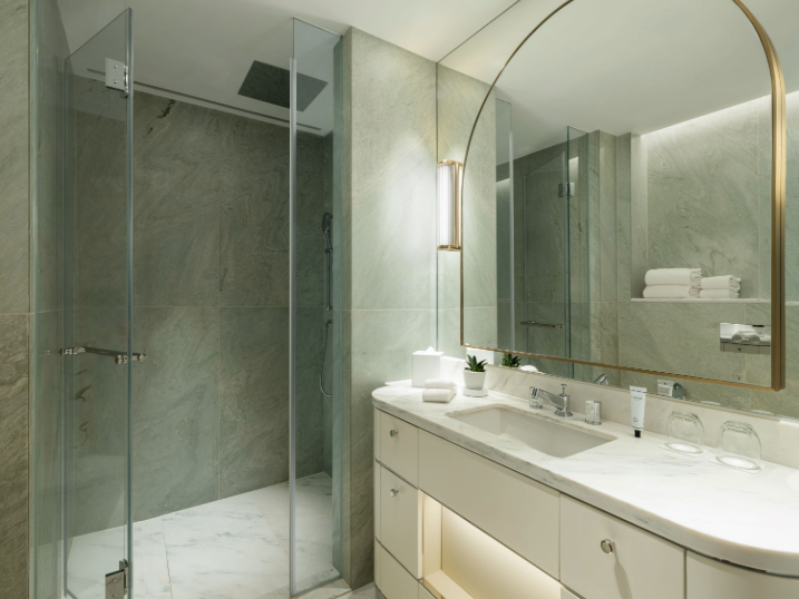 Our fully renovated Grand Deluxe never fails to amaze. With sweeping views of Causeway Bay, soundproof windows and a separate bedroom for extra space this is truly your peaceful sanctuary in the heart of Hong Kong. A spacious marble bathroom with a walk-in shower, and equipped with all modern amenities, turns morning chaos into self-pampering moments.